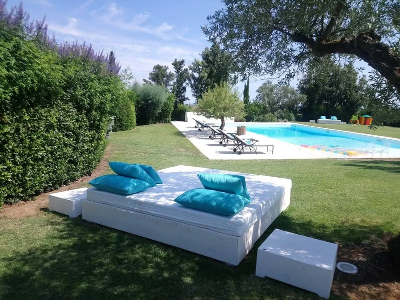 Prendisole imbottito a bordo piscina